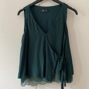 Grön topp - Jättefin skogsgrön topp från Zara som inte kommer till användning längre 💜