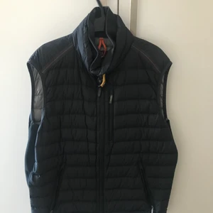 Parajumpers väst  - Fint skick, använd ca 1 år.
