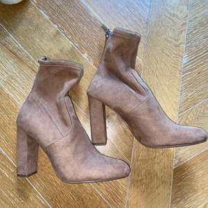 Steve Madden suede heels Only worn once Size 37