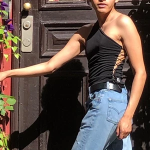 One shoulder top - Syr alla toppa själv. Skriv för mer info eller kika in @anamarusciac på instagram!