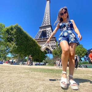 Supersöt shortsdress i stl 32 - Fin klänning köpt på pull and bear för 3 år sedan. Använd sparsamt. I fint skick. 