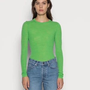 Merino Top från Arket  - Long-Sleeved Merino Top från Arket i grön. Storlek S. Mycket sparsamt använd! 100% ull. 