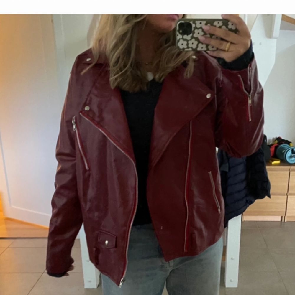 Röd Vinröd skinnjacka - Jackor | Plick Second Hand