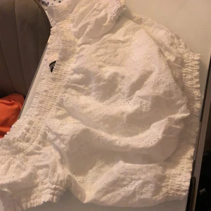 Asfin topp - Vit topp, asfin! Frakt tillkommer!