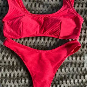Röd bikini från hm, sparsamt använd och superbra skick!!🤍 