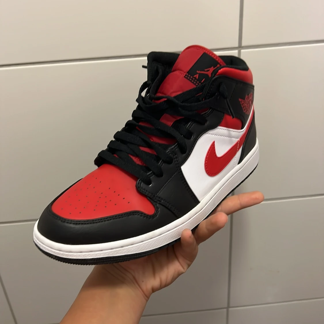 Hej jag vill byta ut dessa skor eller sälja dessa skor för ett eller två par Jordan 4 i storlek 43 eller 42,5 - 91