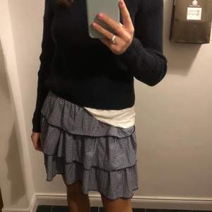 Denna populära slutsålda volang kjol från Zara. Fint skick, inga tecken på användning alls!💕💕