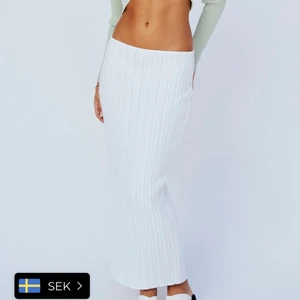 SNDYS KJOL - Säljer fin långkjol från SNDYS. Helt ny endast provad. 