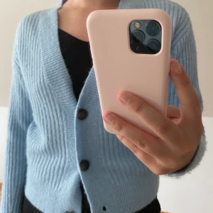 blå kofta - skön stickad kofta🤩