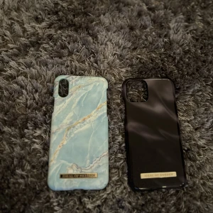Ideal of Sweden - Säljer mina två skal som passar till modell iPhone Xs och den svarta passar även till 11 pro. Ny pris 499/st