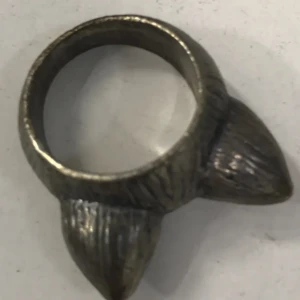 Ring - Ring från sellpy! Väldigt trendig 