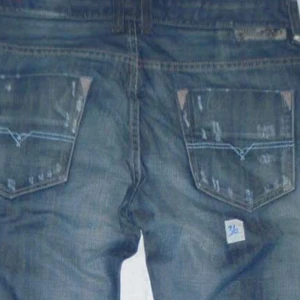 Diesel Jeans - Säljer dessa helt nya och oanvända herr jeans.  Alla tags sitter kvar.  Dom funkar även till tjejer.    Märke: Diesel Storlek: 33 x 34" (Medium)  Midjemått: 85cm Innerben: 84cm    