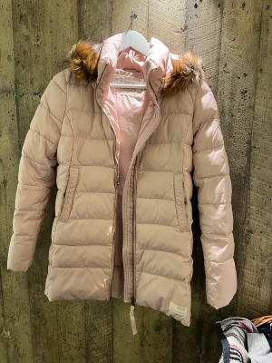 odd molly jacka strl 1 💕 - jättefin & knappt använd jacka från odd molly. har fler bilder om man vill se den på. superbra pris. frakt tillkommer. klicka gärna på köp direkt.