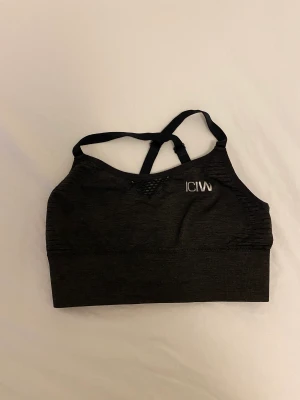 Sport-bh från ICIW  - Använd några gånger men är i fint skick. Storlek S