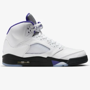 Jordan 5 retro - Säljer mina skor! Använda ett fåtal gånger och har inga creases. Priset kan omdiskuteras