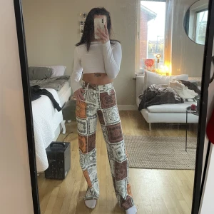 Byxor - Jätte coola byxor från stradivarius  Använda 2 gånger 