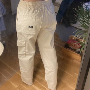 Cargo pants - Beiga nya fina carro pants från Junkyard. Aldrig använda då det inte är riktigt min stil tyvärr:(❤️
