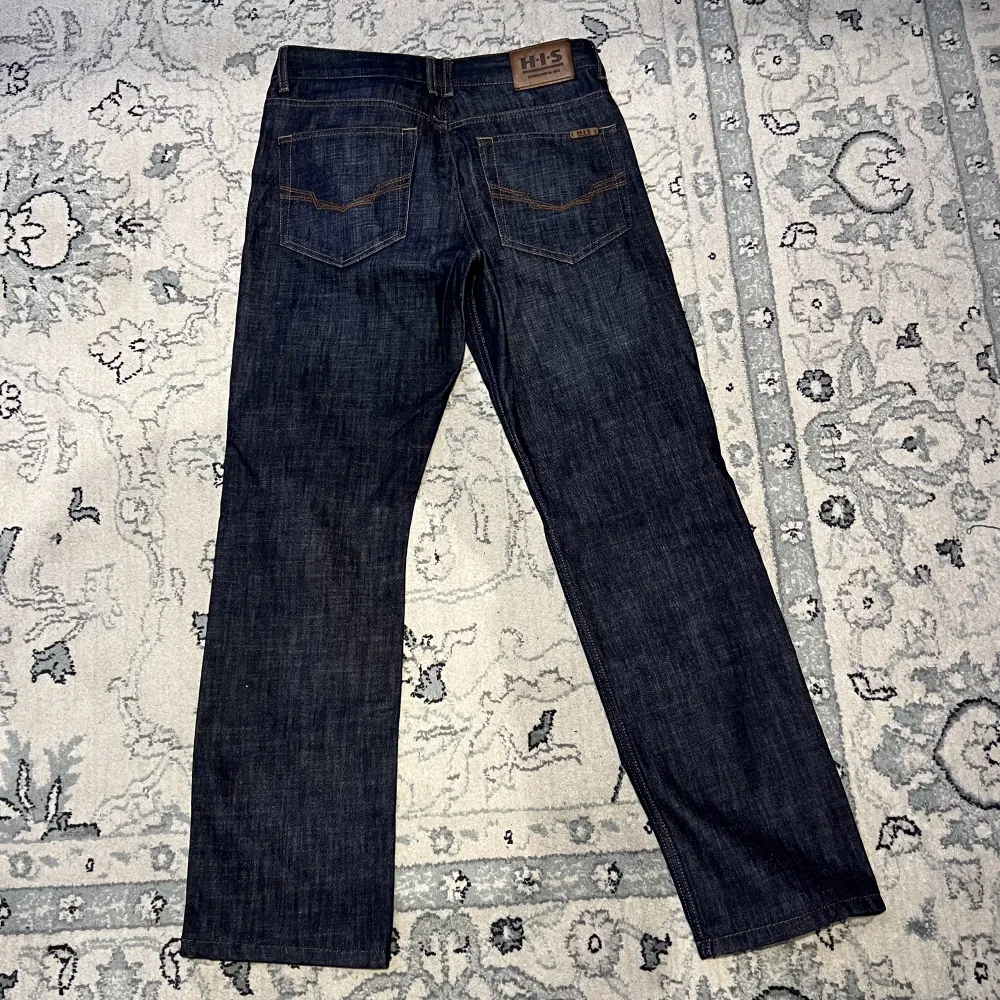 Köpte kvalitative HIS jeans denna sommar i Tyskland men blivit för stor för dem. Oanvända och nya Jeans för lågt pris. Köptes för 800kr och säljes nu för 299kr. Jeans & Byxor.