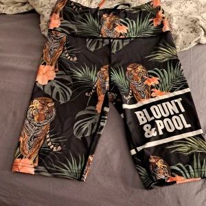 BLOUNT & POOL SHORTS  - BLONT & POOL shorts använda typ 3 ggr stolek: 38