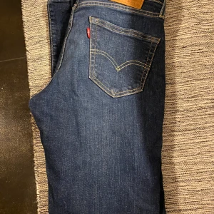 Levis 511 - W 29, L 32. Utmärkt skick, använda fåtal gånger. 