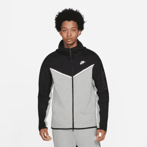 Nike tech fleece grey&black - Säljer min Nike tech som köptes förra sommaren via Nike appen(kvitto finns) köptes för 2500kr. Den är storlek M tall så den passar både i m och l. Väldigt fin och unik färg säls pågrund av att den är för små för mig så har inte använt det så många gånger.