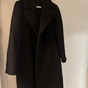 Sand kappa - Kappa från sand. Använd fåtal gången, något nopprig, men går att ta bort! I ull❤️