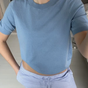 Blå topp - Snygg blå topp, aldrig använd 