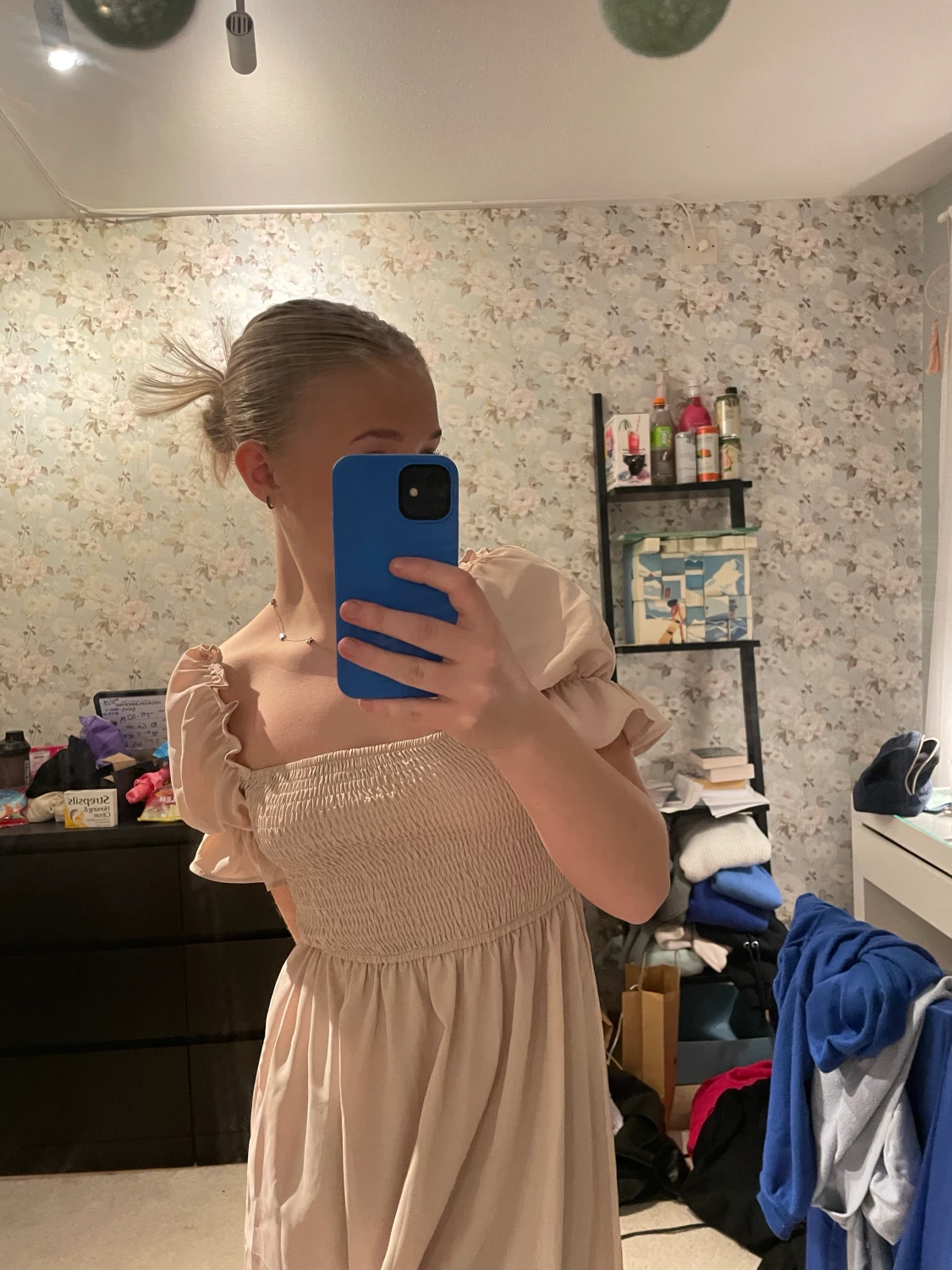 Oanvänd klänningen 