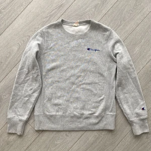 Champion sweater  - Säljer en champion sweater i strl M. Nyskick, köpare står för frakt💌