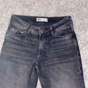 Gråa jeans - Sköra jeans från zara!