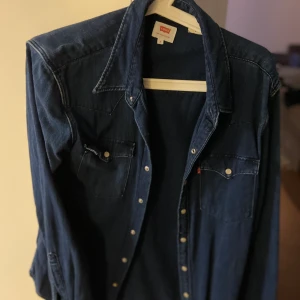 Levis - Levis skjorta som knappt är använd.