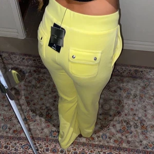 Juicy couture  - Helt nya, oanvända (prislapp finns kvar) storlek S, säljer pga fel storlek!