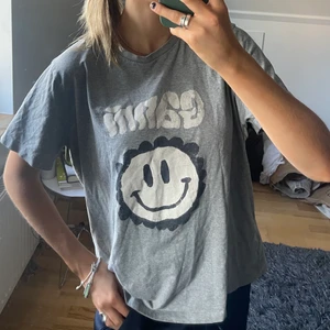 Ganni tee shirt  - Kommer ej till användning längre. Lika fin som när jag köpte den🌟