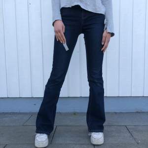 Jeans från Kappahl ibye har npgra skador!!❤️KÖPAREN STÅR FÖR FRAKT 📦 