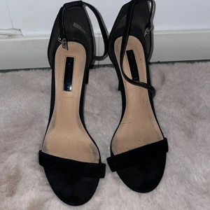 Svarta klackar storlek 38 - Svarta klackskor storlek 38
