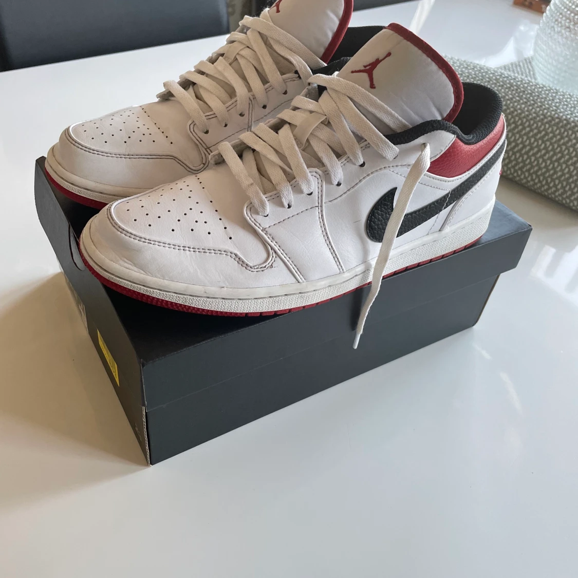 Air Jordan 1 low white university red