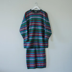 Stickat tröja och kjol - Stickat set från 80-talet, märke: Blue Seven, stl 176, 59 cm mätt rakt över med plagget liggandes