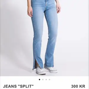 Ett par helt nya jeans som är för små. Tog fel storlek i affären och förstod inte de förns jag försökte ta på mig dem. Så lappen är tyvärr av men inte alls använda då jag inte får på mig dem. Jätte fina jeans så bli inte rädda för att de står lager 157, det är bra jeans där. Pris går att diskutera vid snabb affär, öppen för förslag på pris så bara att hör av sig. Köparen står för frakten