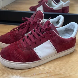 Valentino skor - Helt ok skick några nitar som fattas men annars inget fel på dem. Självklart äkta ❤️