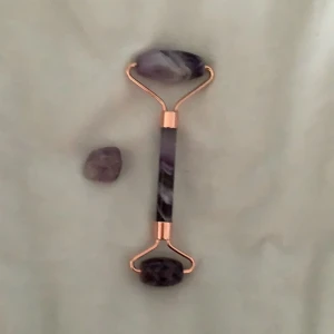 Ametist + Ametist face roller - Helt nya och äkta, köpt på Vattumannen.