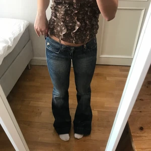lågmidjade - snyggaste lågmidjade bootcut jeansen från replay💕 