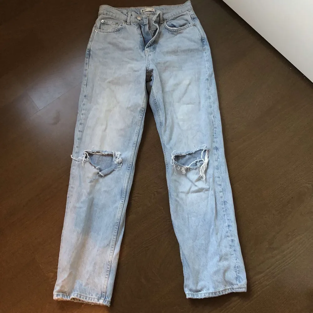Säljer åt en vän | 90s jeans petite från Gina! Storlek 36, passar henne som är 160! Säljs Inte längre! Nypris: 499 kr (tror jag). Jeans & Byxor.