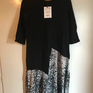 Klänning från Zara - Ny med prislapp!
