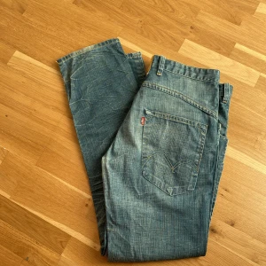 Levis Jeans nyskick  - Jeans i mycket bra skick endast använda ett fåtal gånger 