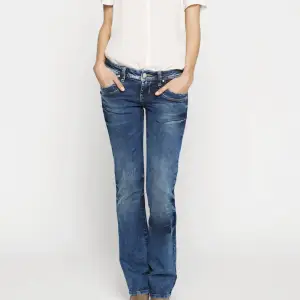 Super snygga och eftertraktade Lbt jeans som har blivit försmå💗knappt använda och har inga defekter