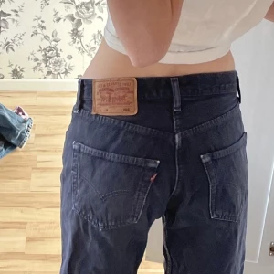 Levis jeans  - Vintage Levis jeans köpta här på plick (lånade bilder) säljer då de inte passade mig! Modell 501 och storlek W30 L34
