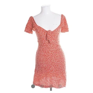 Zara klänning - Supersöt klänning från zara, köpt här på Plick 