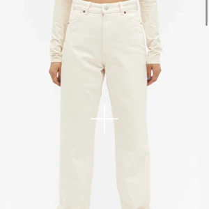 Monki jeans 🤍 - Vita jeans fårn monki