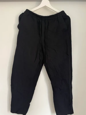 Svart linnebyxor  - Är lite korta 