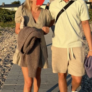 Klänning - Jättefin grön Klänning ifrån zara, skriv för mer bilder (lånad bild)